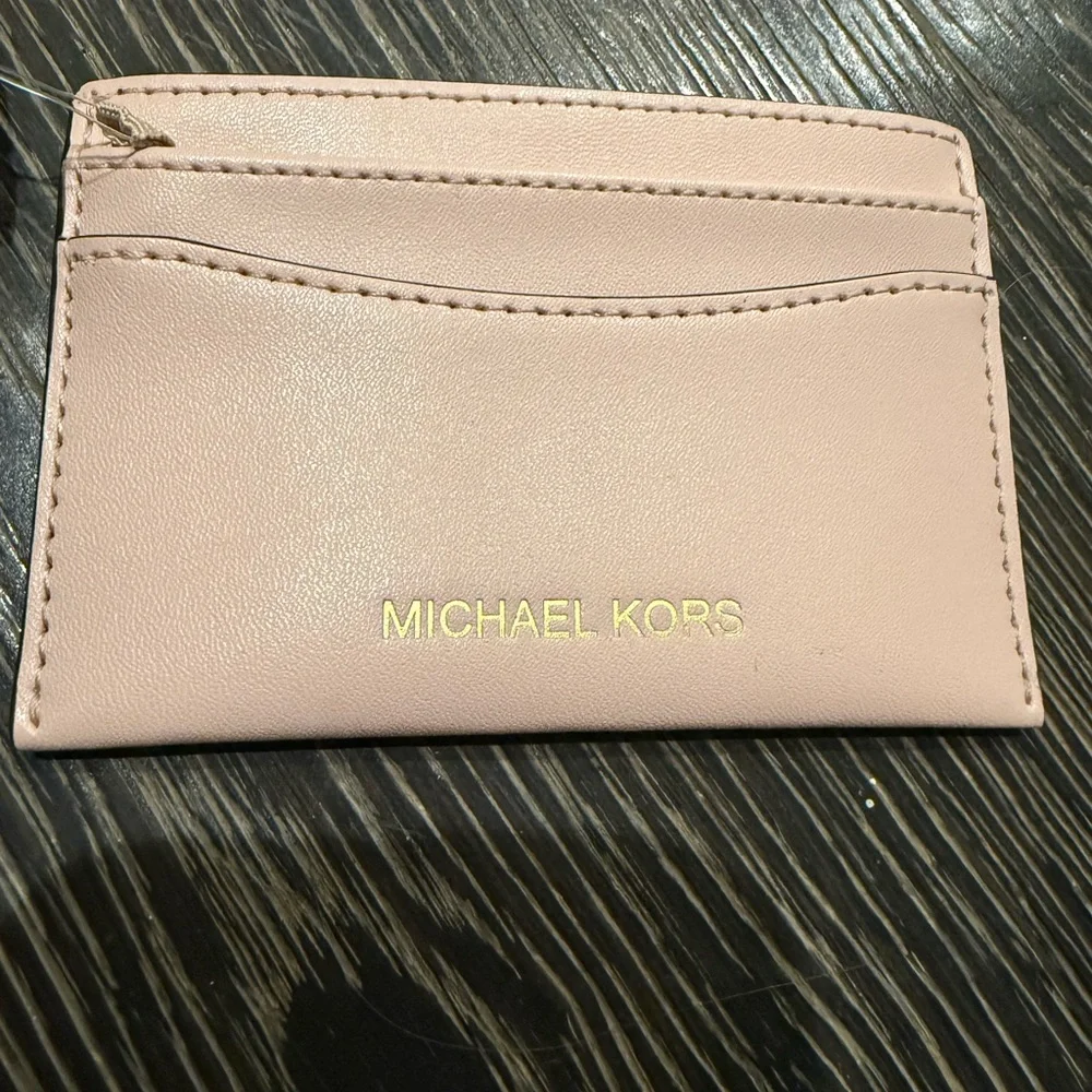 Jet Set Medium Signature Logo 2-in-1 Wallet - Picture 8 of 10